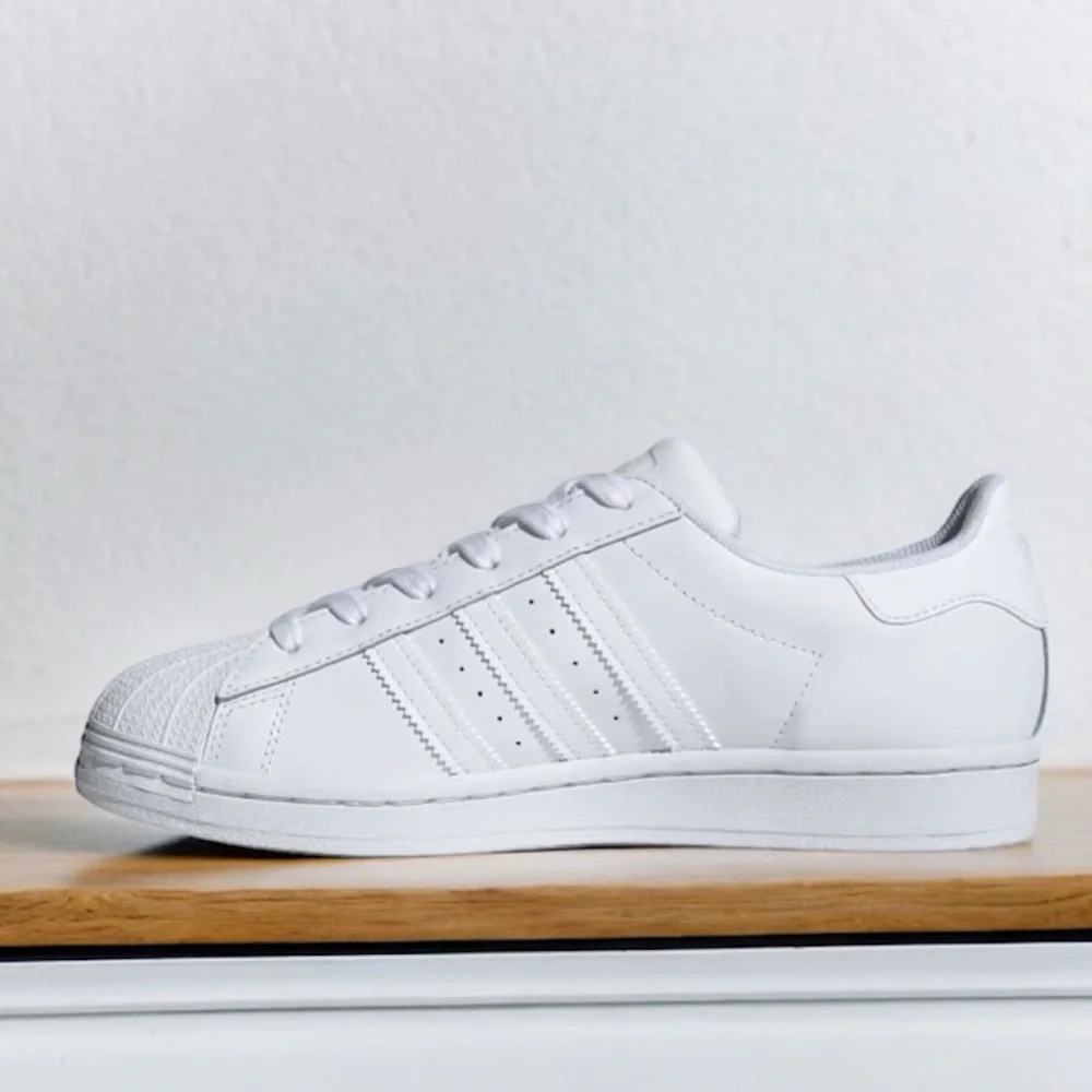 Adidas woman’s SUPERSTAR W SHOES Sneakers WhiteSize 7.5